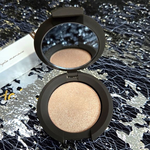 🆕 Powder Foundation, Highlighter and Mascara - Picture 2 of 5